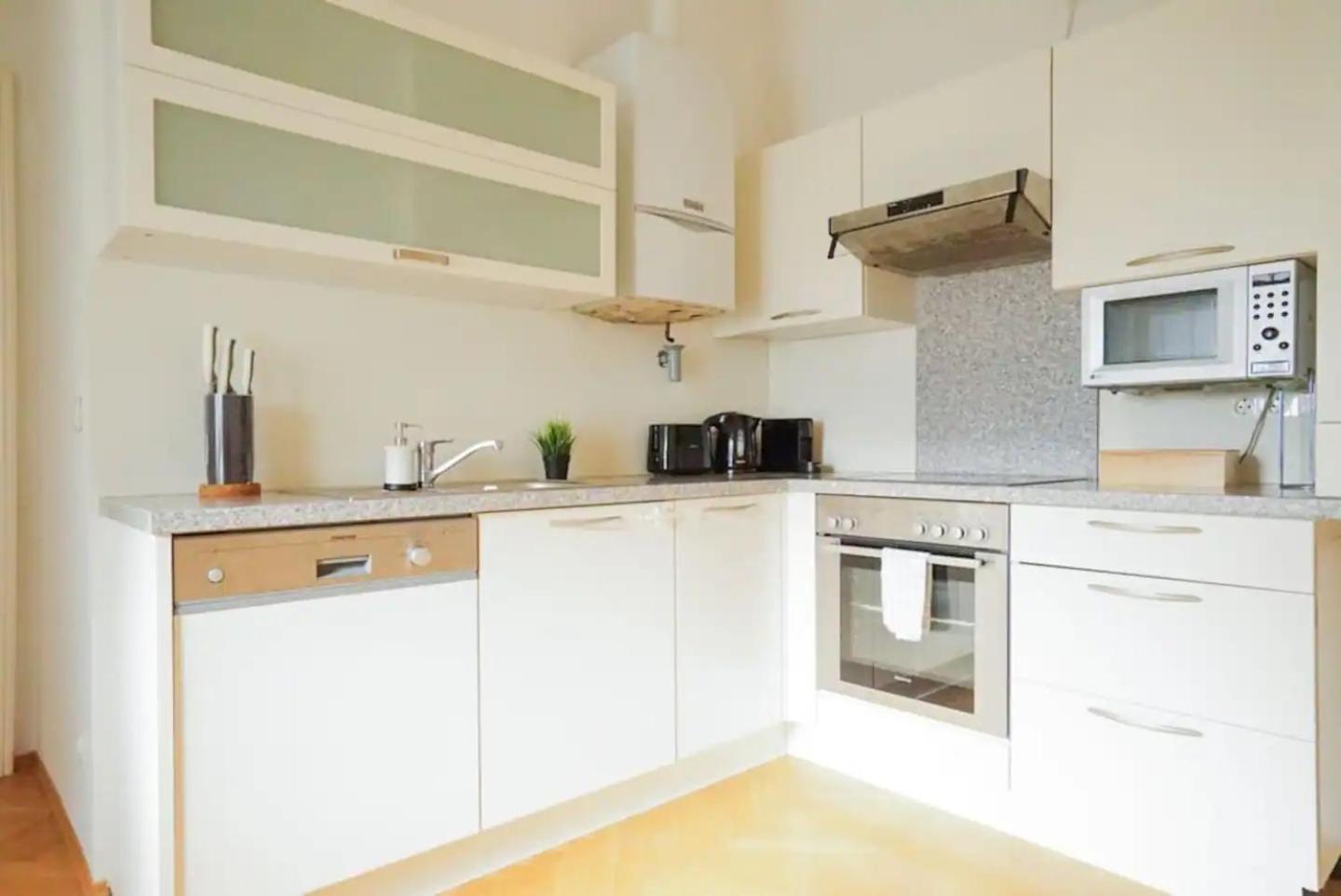Beautiful Apartments In Виена Екстериор снимка